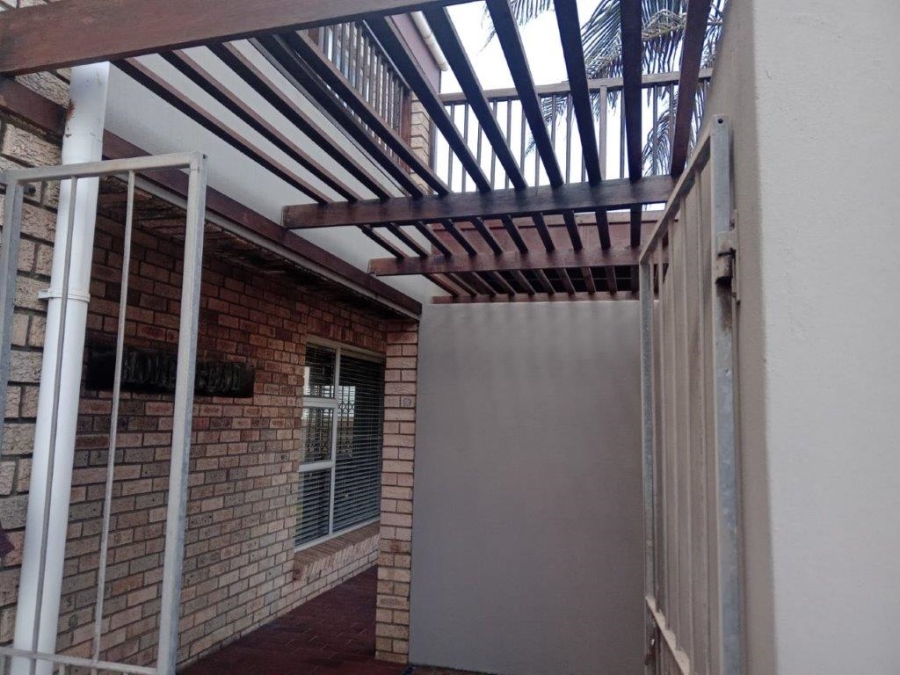 5 Bedroom Property for Sale in Wavecrest Eastern Cape